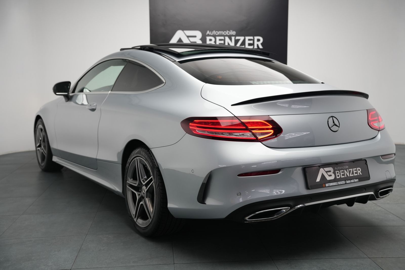 Fahrzeugabbildung Mercedes-Benz C 220d *AMG*Panorama*Ambiente*MBUX*SHZ*