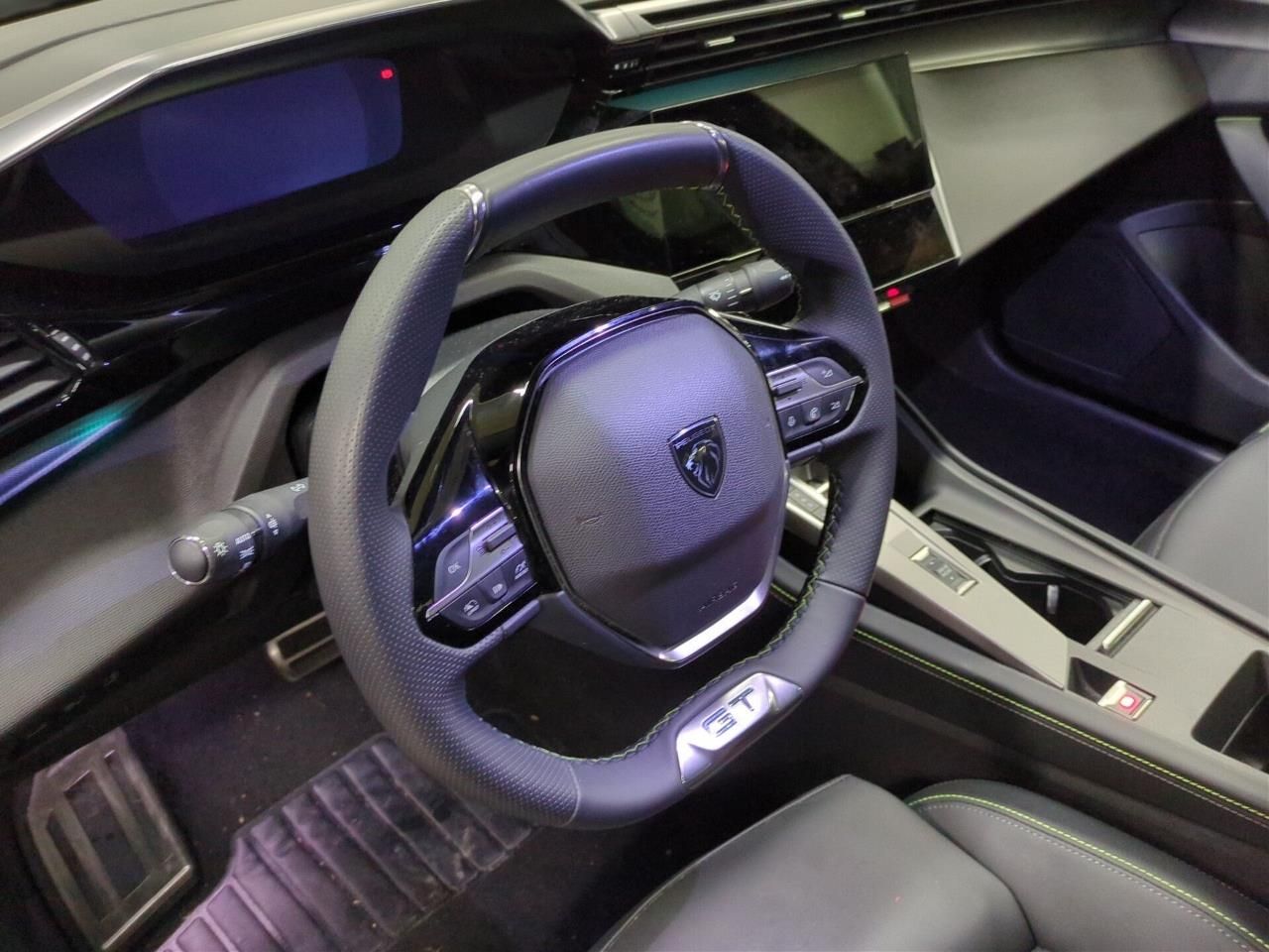 Fahrzeugabbildung Peugeot 408 GT PlugInHybrid 225 AT+Navigationssystem+Sou