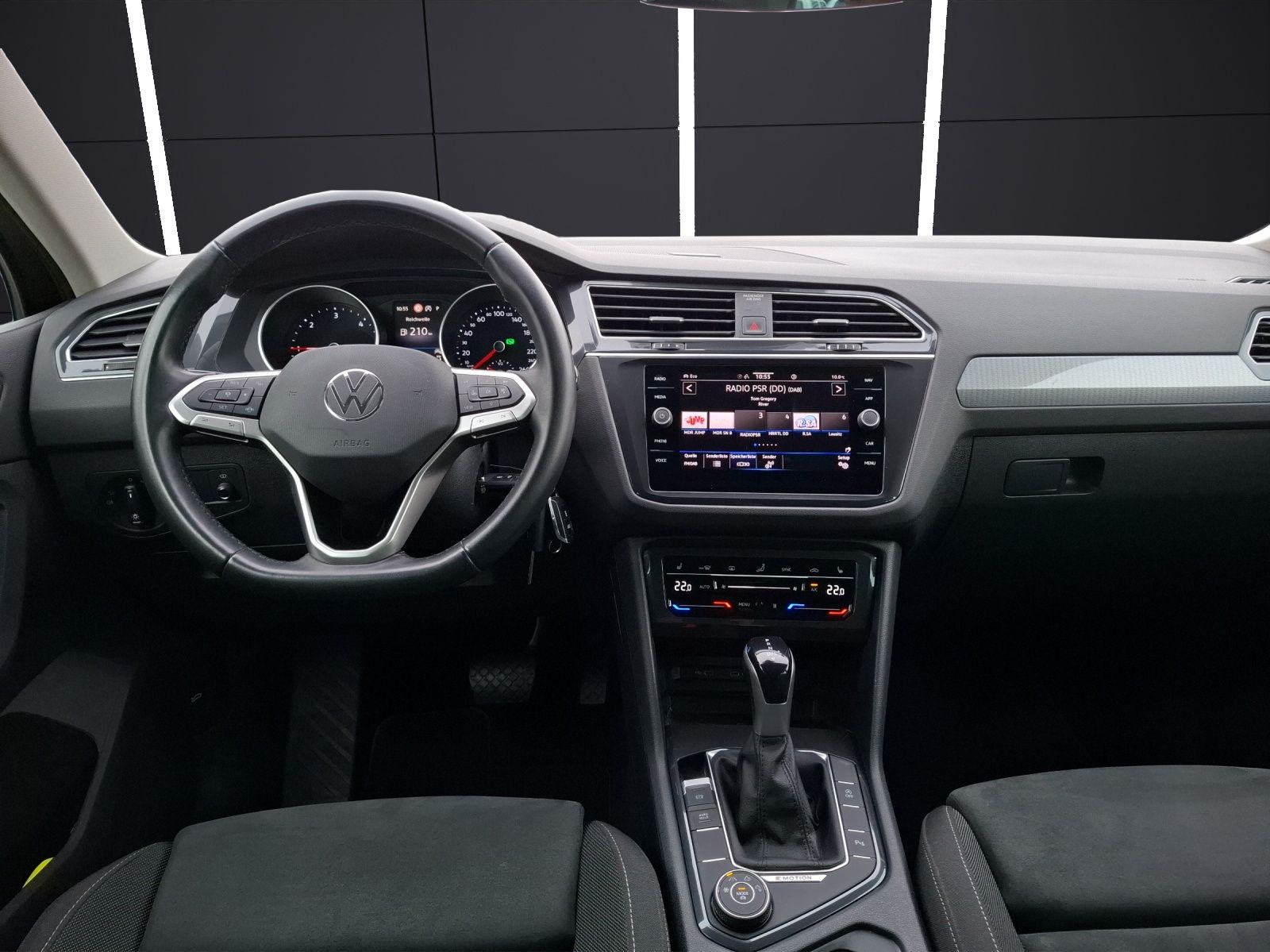 Fahrzeugabbildung Volkswagen Tiguan TDI Life DSG 4M Standhzg Matrix Navi ACC
