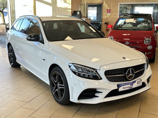 Mercedes-Benz C 300 AMG line LED Navi R.Cam CarPlay Alcantara 