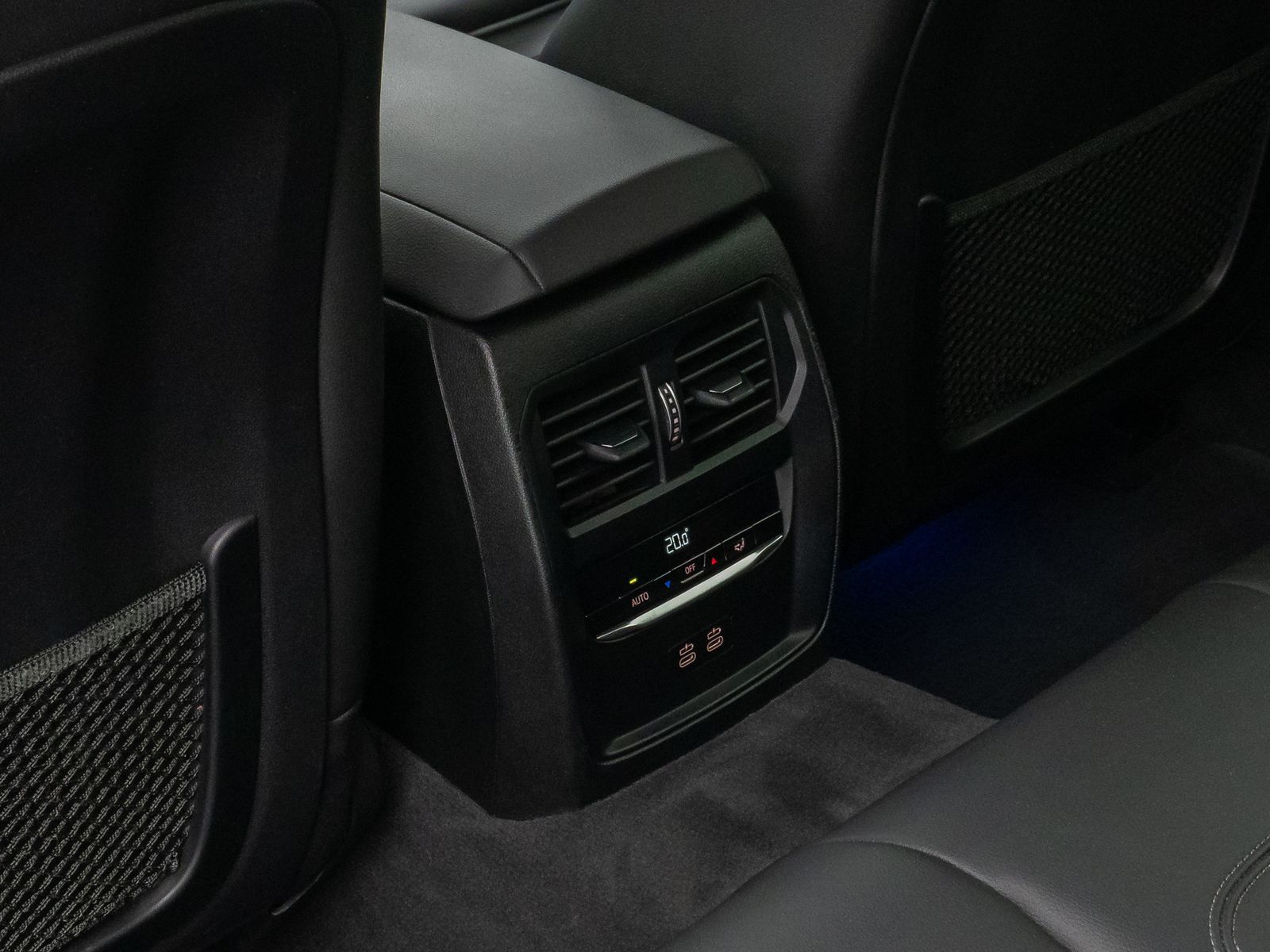 Fahrzeugabbildung BMW 320d Sport Line DAB Laser HUD Cockpit+ Komfort