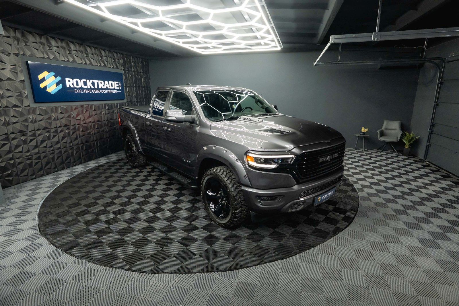 Fahrzeugabbildung Dodge RAM 5.7 V8 HEMI 4x4 Night Limited Longbed 19%