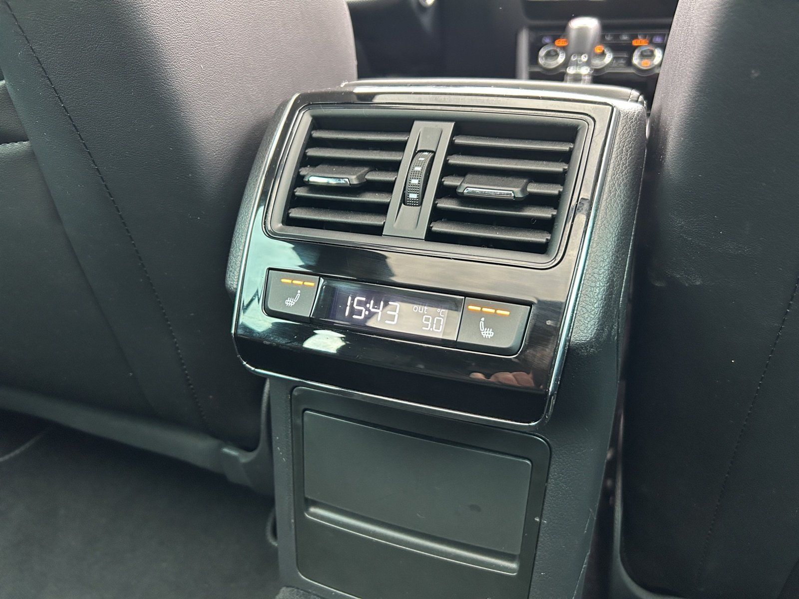 Fahrzeugabbildung SKODA Superb Combi 2.0 TDI Sportline/PANO/ACC/VIRTUAL/
