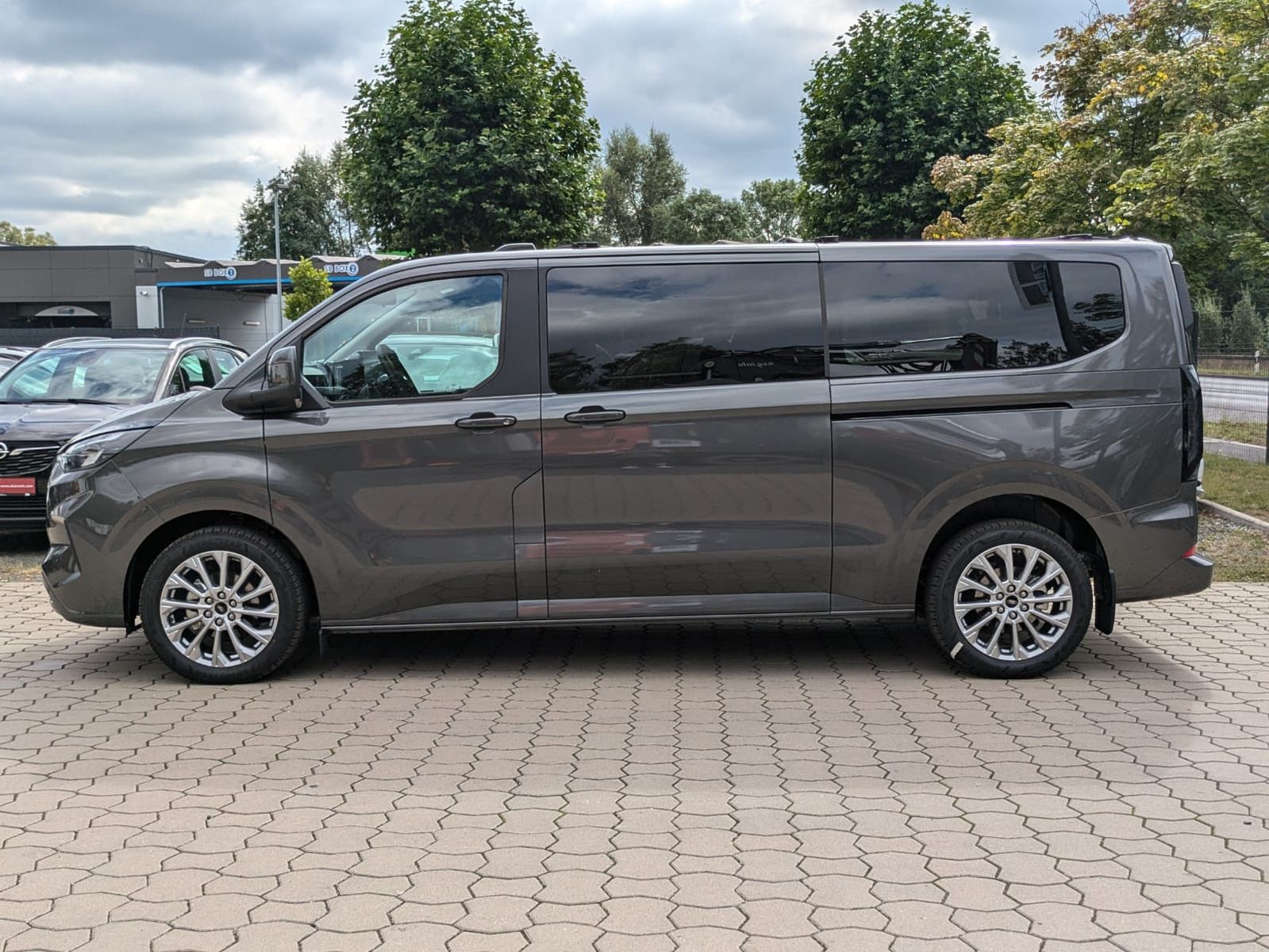 Fahrzeugabbildung Ford Tourneo Custom Titanium L2 4x4 Vollausstattung