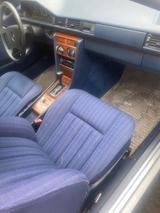 Mercedes-Benz 230 - Mercedes-Benz 230 in Stuttgart