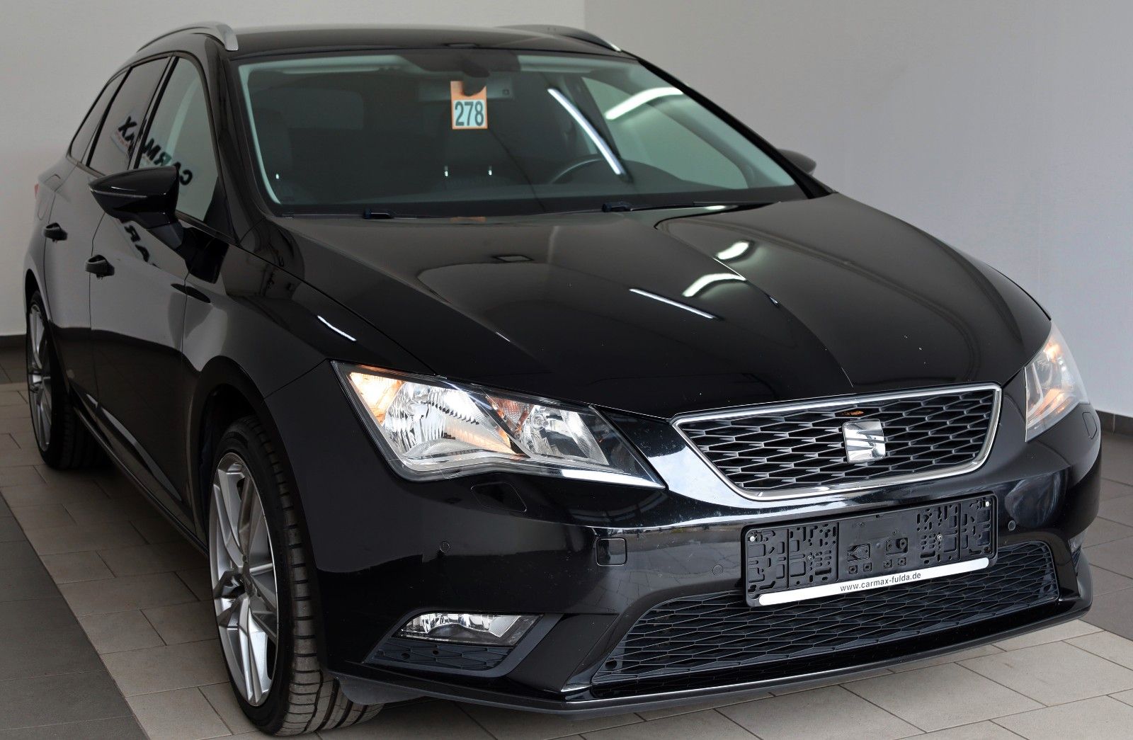 Fahrzeugabbildung SEAT Leon ST Style Navi,SH,PDC,AHK,8-fach bereift!