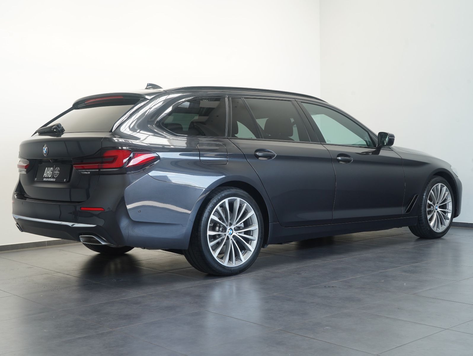 Fahrzeugabbildung BMW 520 i Touring  Luxury Line H&K/KAMERA/LM19"