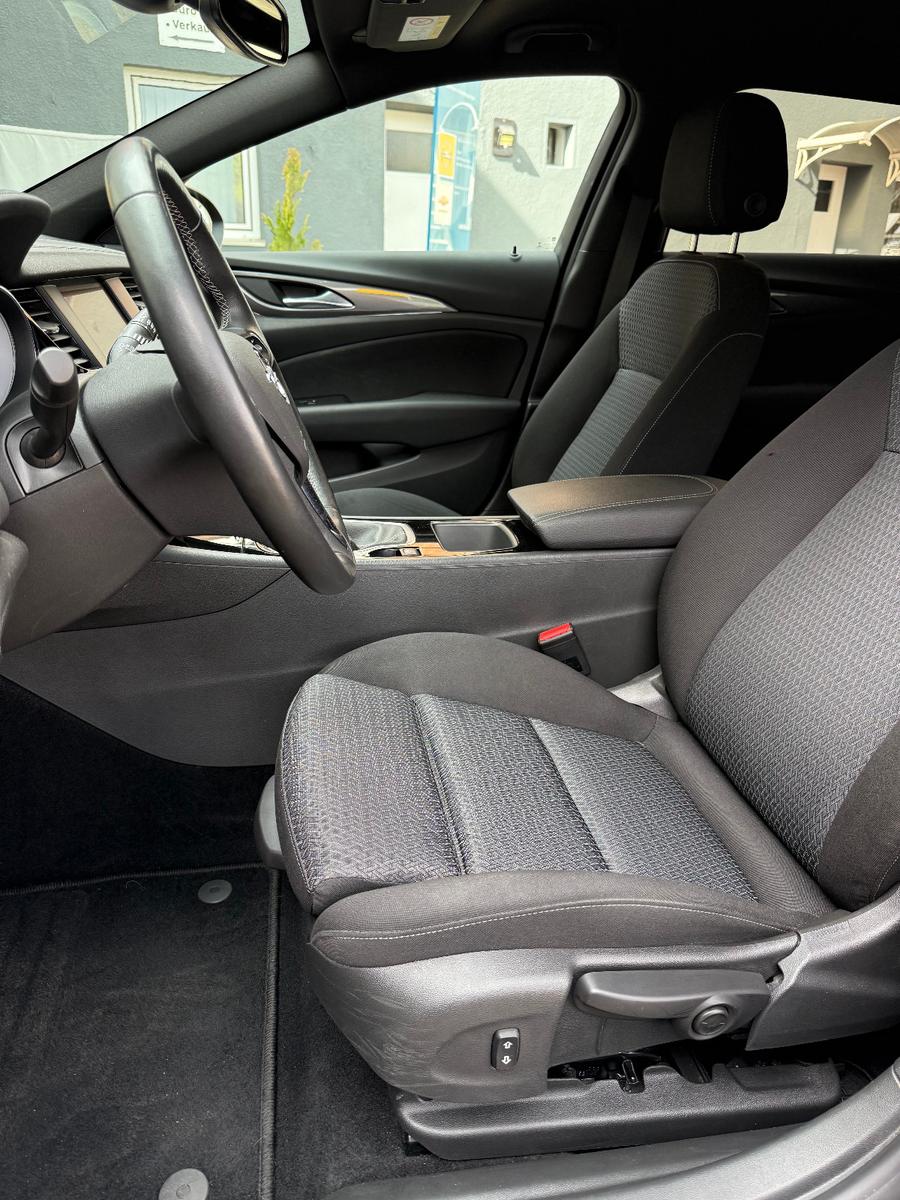 Opel Insignia B Sports Tourer*AHK*LED*SHZ*PDC*