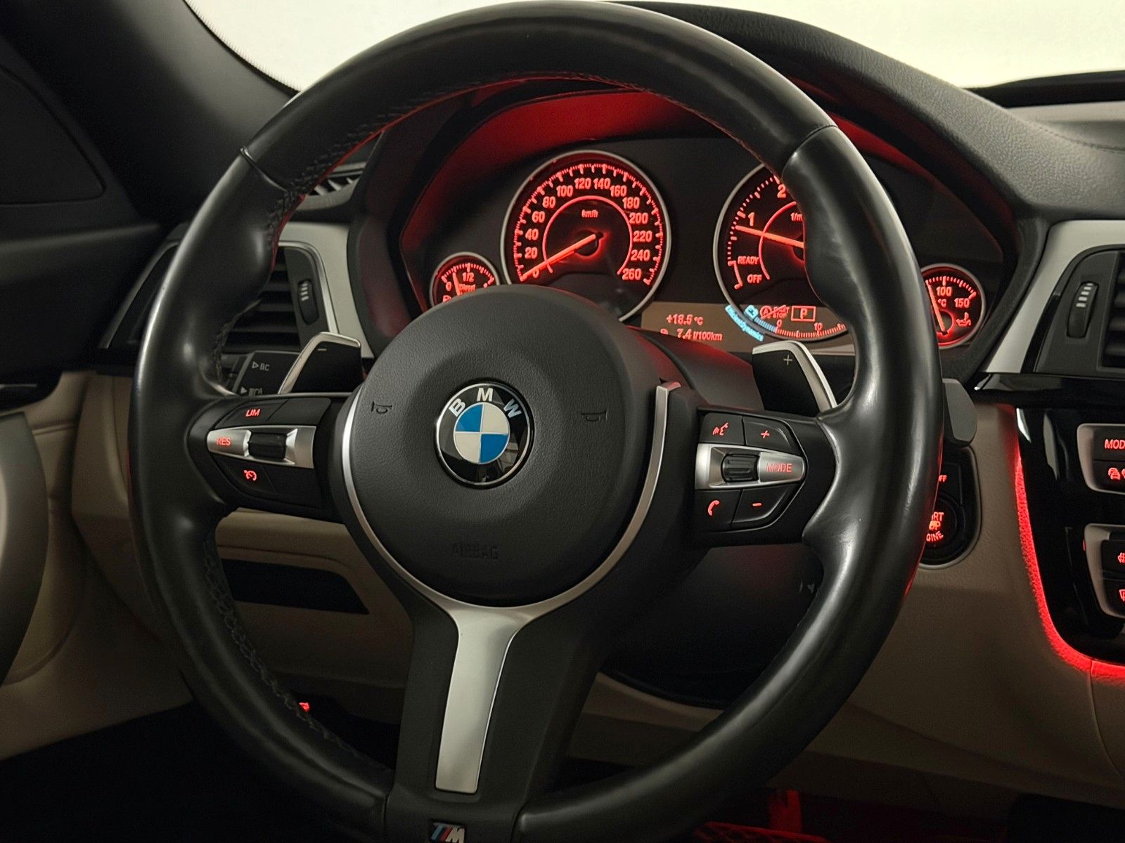 Fahrzeugabbildung BMW 335 d xDrive M SPORT/LED/HuD/PANO/KAMERA/MEMORY
