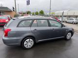 Toyota AVENSIS KOMBI*PREIS MIT GARANTIE*TÜV+KUPLUNG NEU - Toyota Avensis aus 2005: Kombi