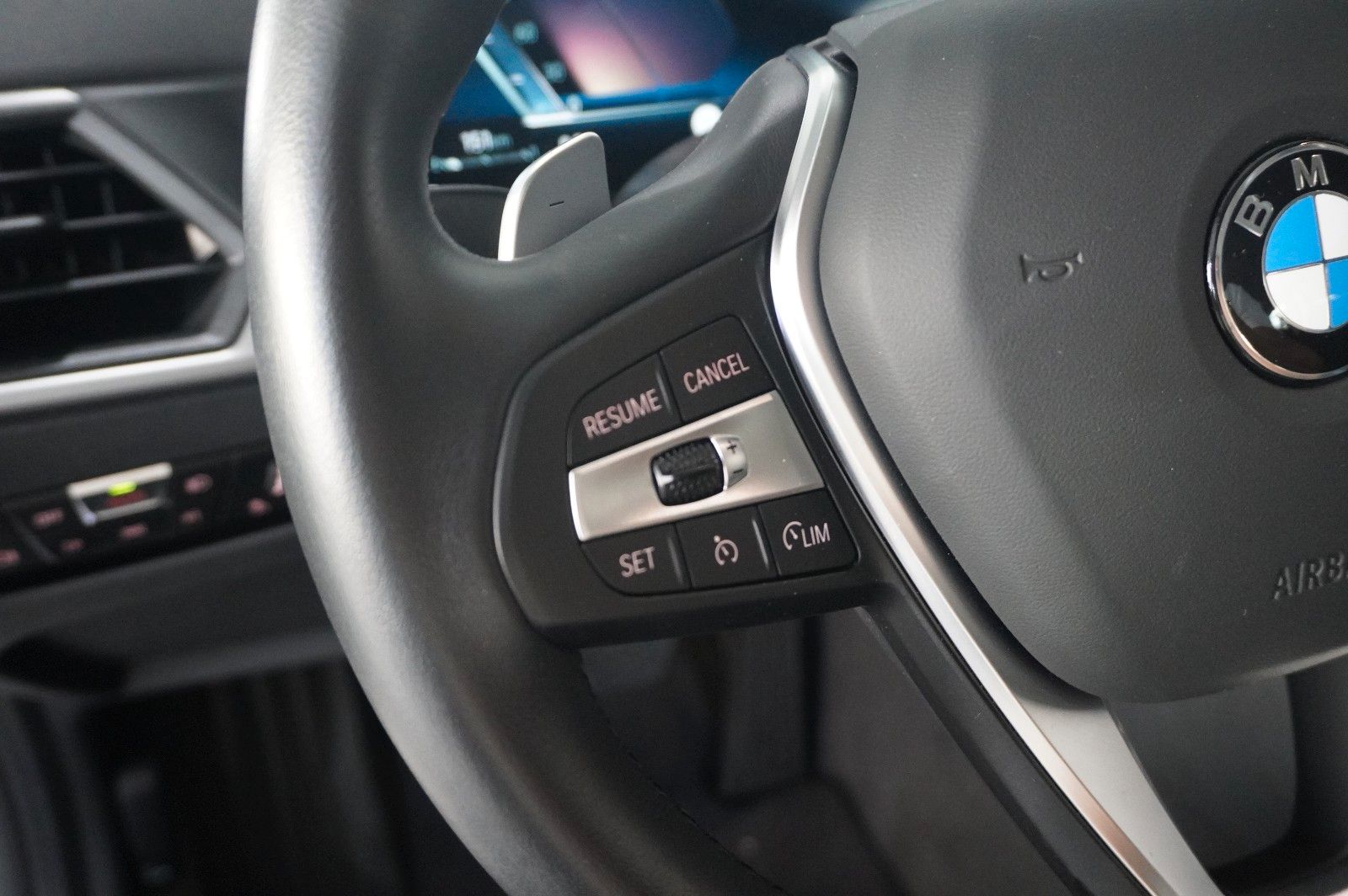 Fahrzeugabbildung BMW 320D TOURING X-DRIVE NAVI/LED/VIRTU./SHZ/DAB+