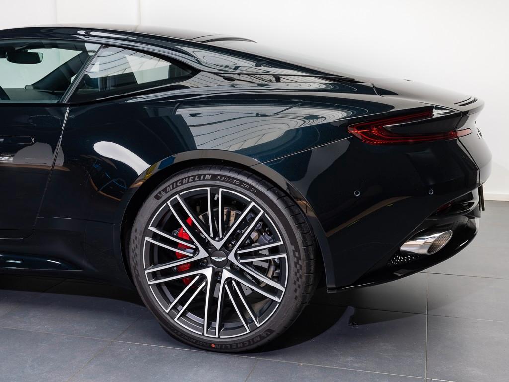 Aston Martin DB12 - Q Oberon Black - B&W - Keramik
