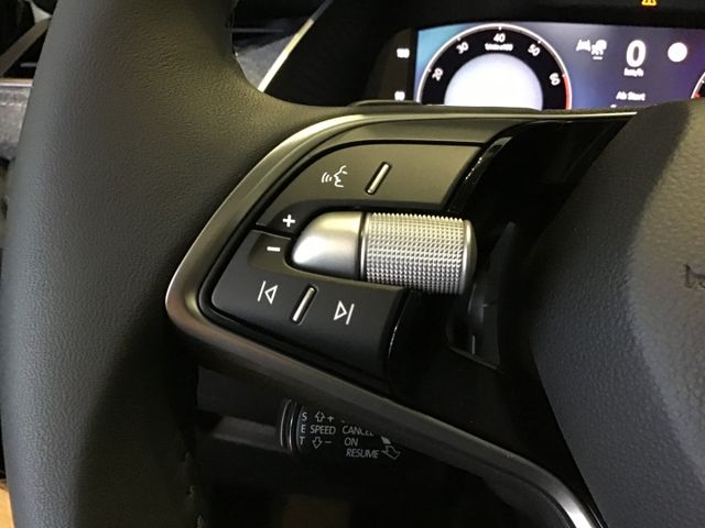 Fahrzeugabbildung Skoda Octavia Selection 1.5TSI DSG/AHK/ACC/Panorama