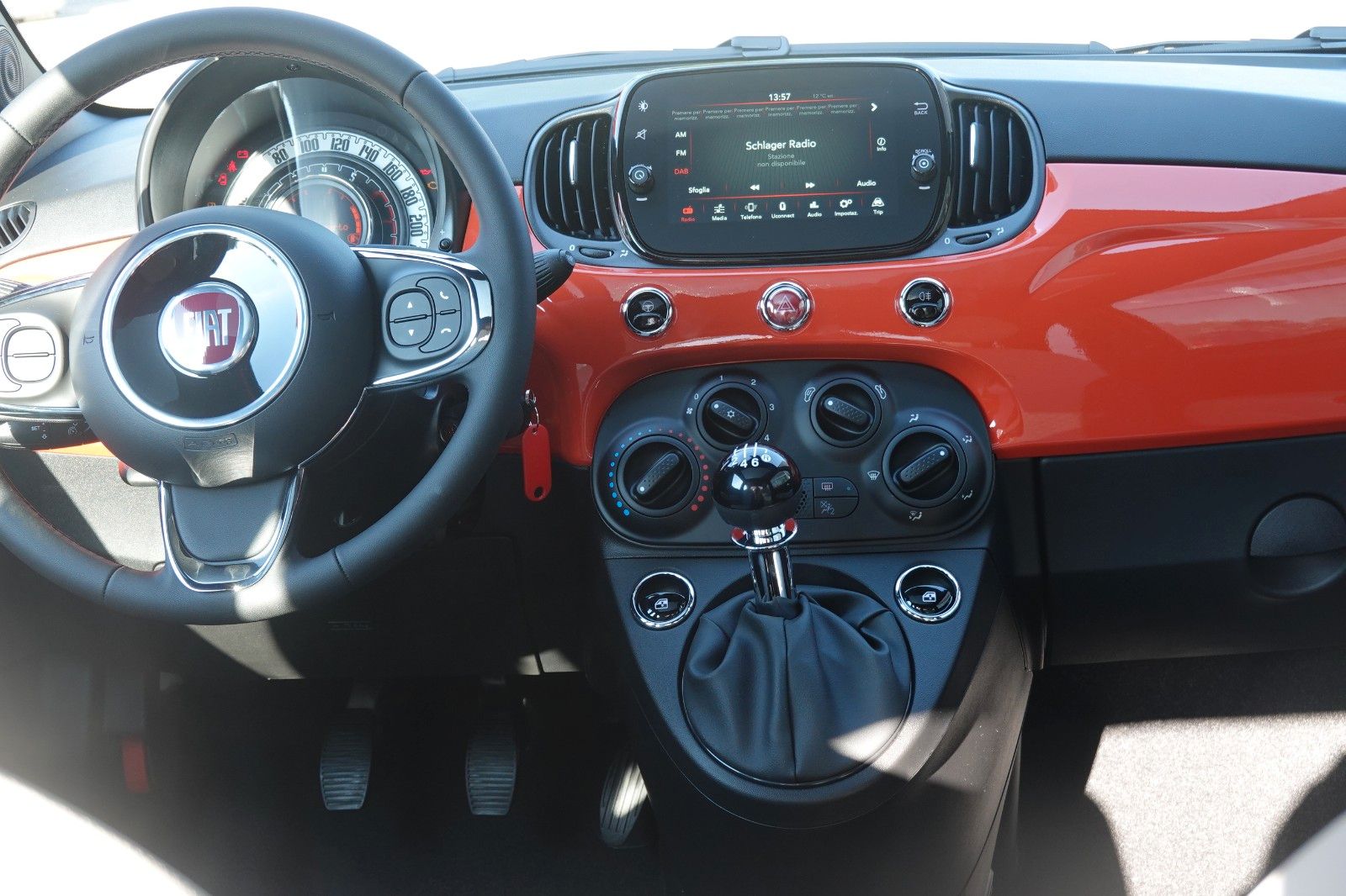 Fahrzeugabbildung Fiat 500 Hybrid  Dolcevita Orange