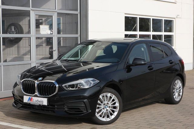 BMW 120i Advantage Aut. LC-PROF AHK VOLL-LED SHZ PDC