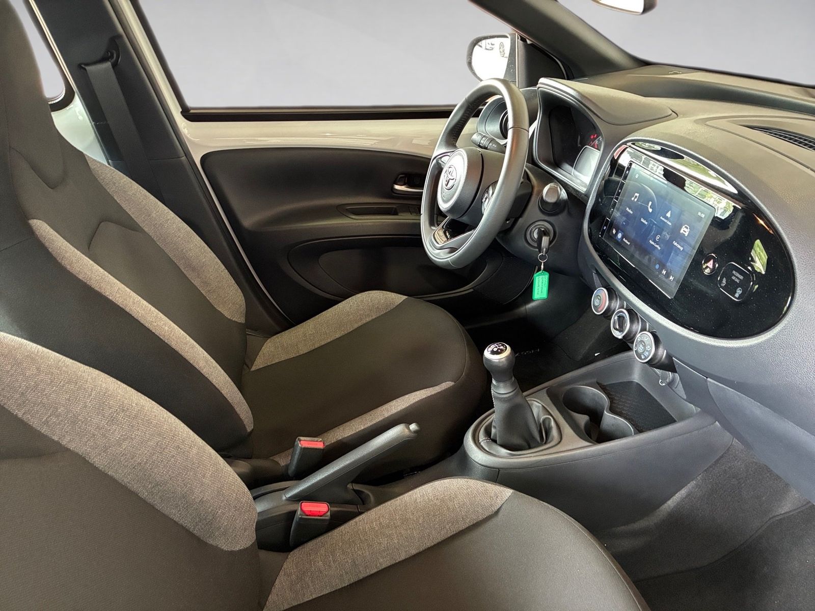 Fahrzeugabbildung Toyota Aygo X 1.0 Business Edition SHZ,Kamera,ACC