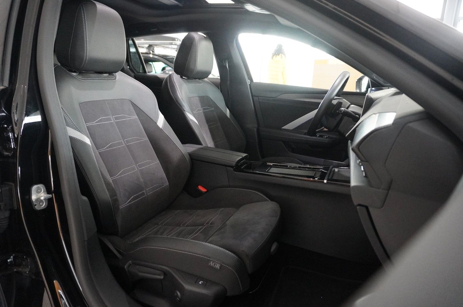 Fahrzeugabbildung Opel Astra L ST 1.2T ULTIMATE NAVI/LED/360°/PANO/DAB+