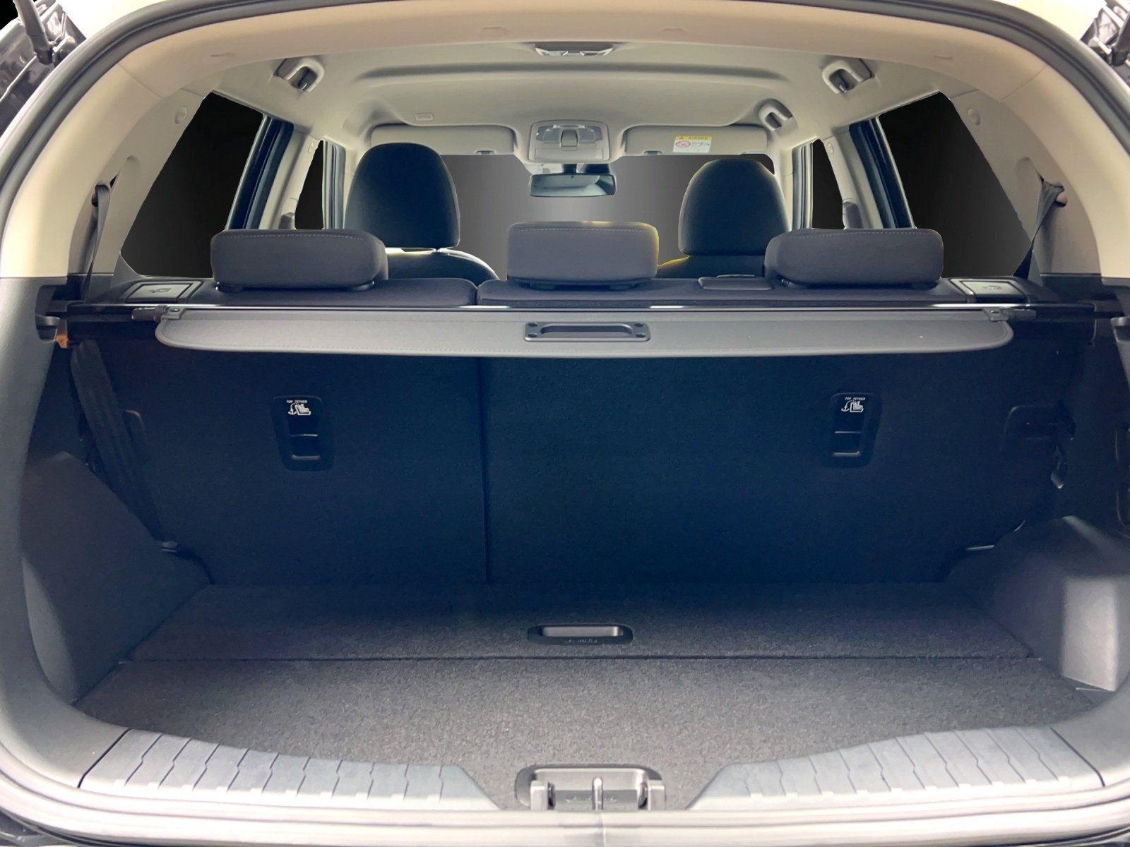 Fahrzeugabbildung Ssangyong Tivoli Fizz 1.5 T-GDI 6AT+SHZ + LMF + PDC +NAVI