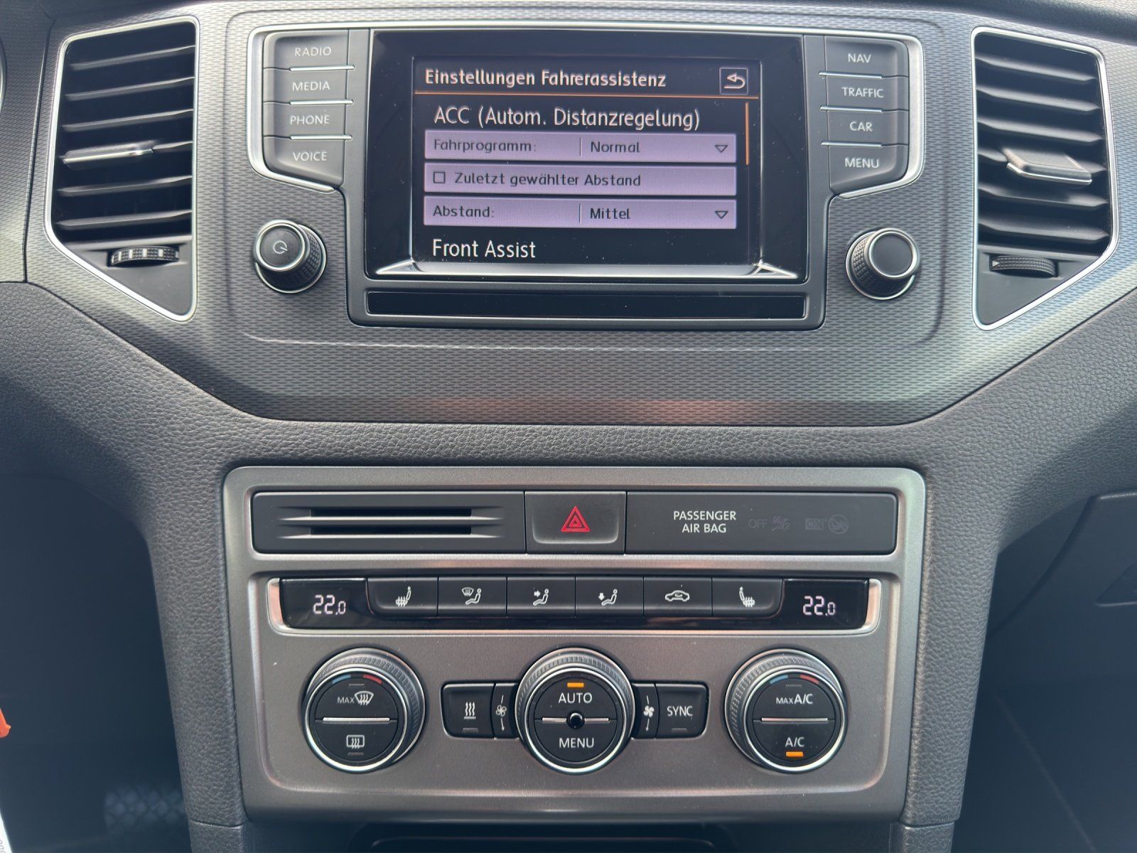 Fahrzeugabbildung Volkswagen Golf VII Sportsvan 1.4 TSI DSG Lounge/ACC/SHZ/