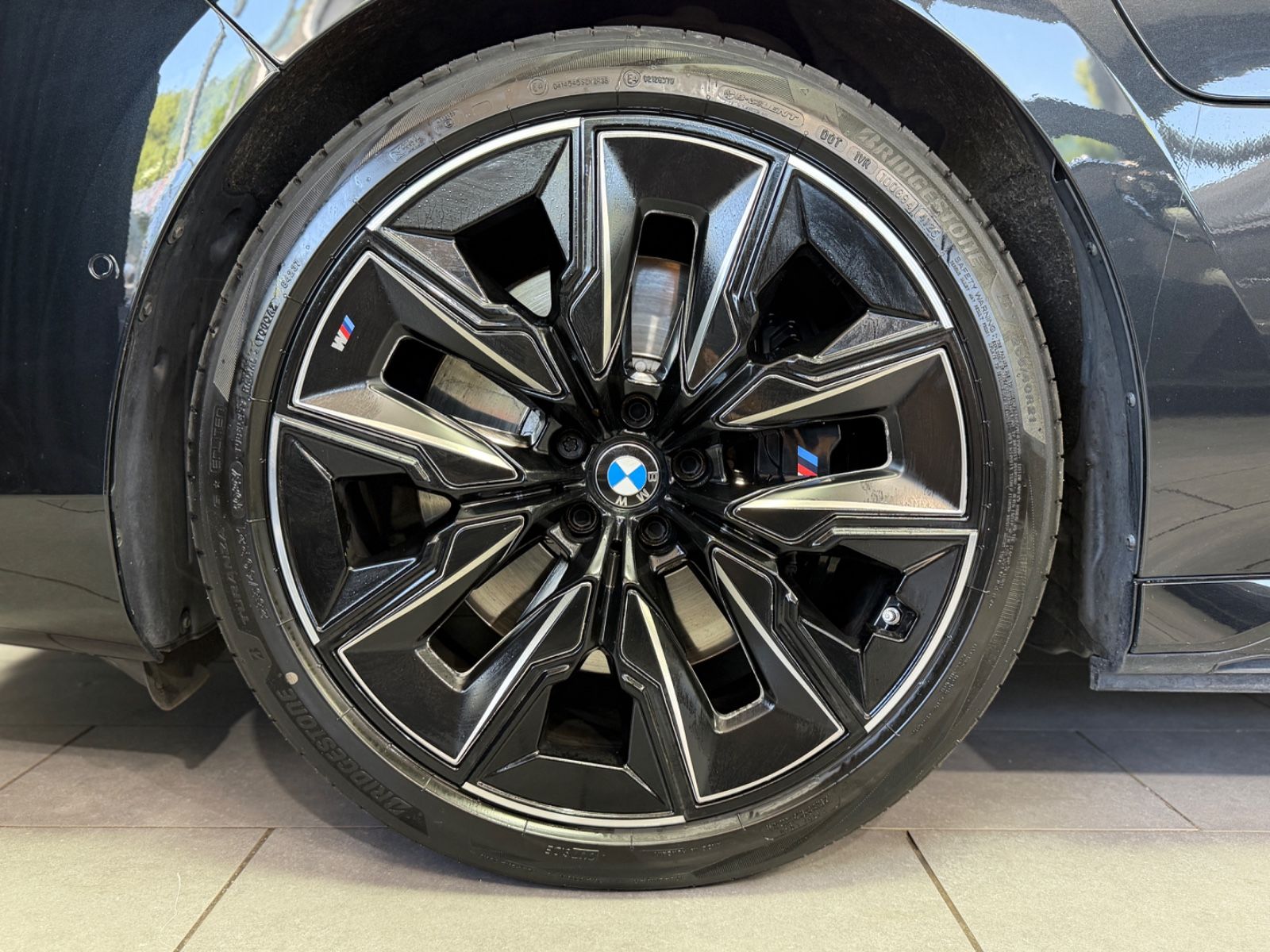 Fahrzeugabbildung BMW 750e xDrive M Sport Pro|TV|B&W|MASSAGE|SKY-LOUNG