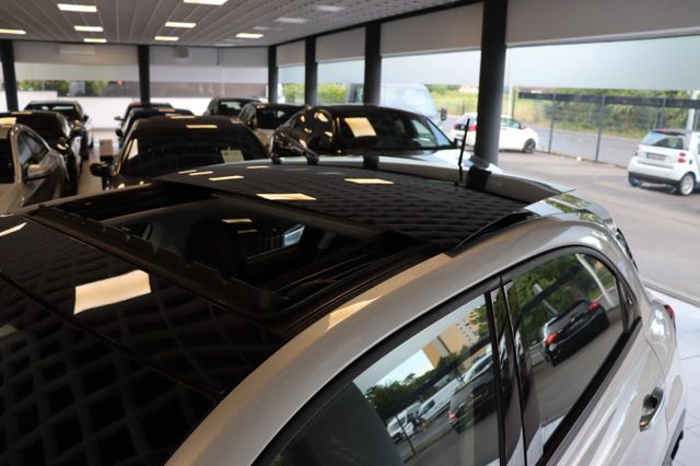 Fahrzeugabbildung Fiat 500X Cross|1HAND|PANO|KAMERA|ACC|19ZOLL|