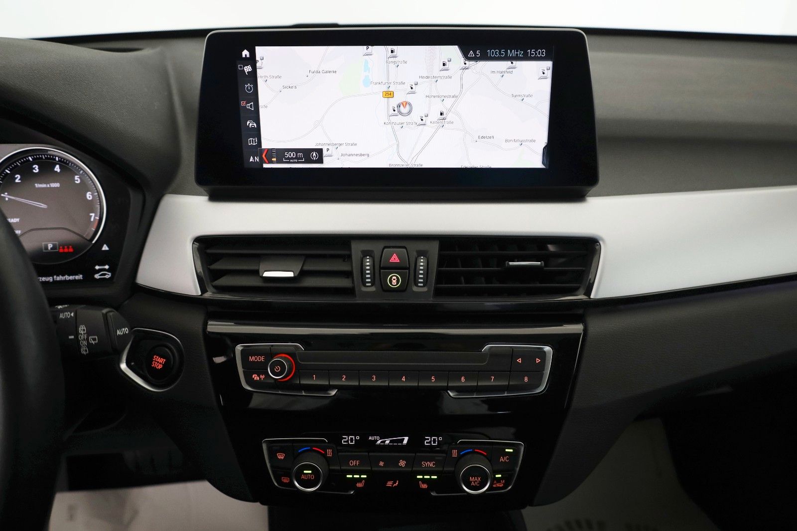 Fahrzeugabbildung BMW X1 xDrive 25 e Advantage,Leder,Navi,Pano,HUD,AHK