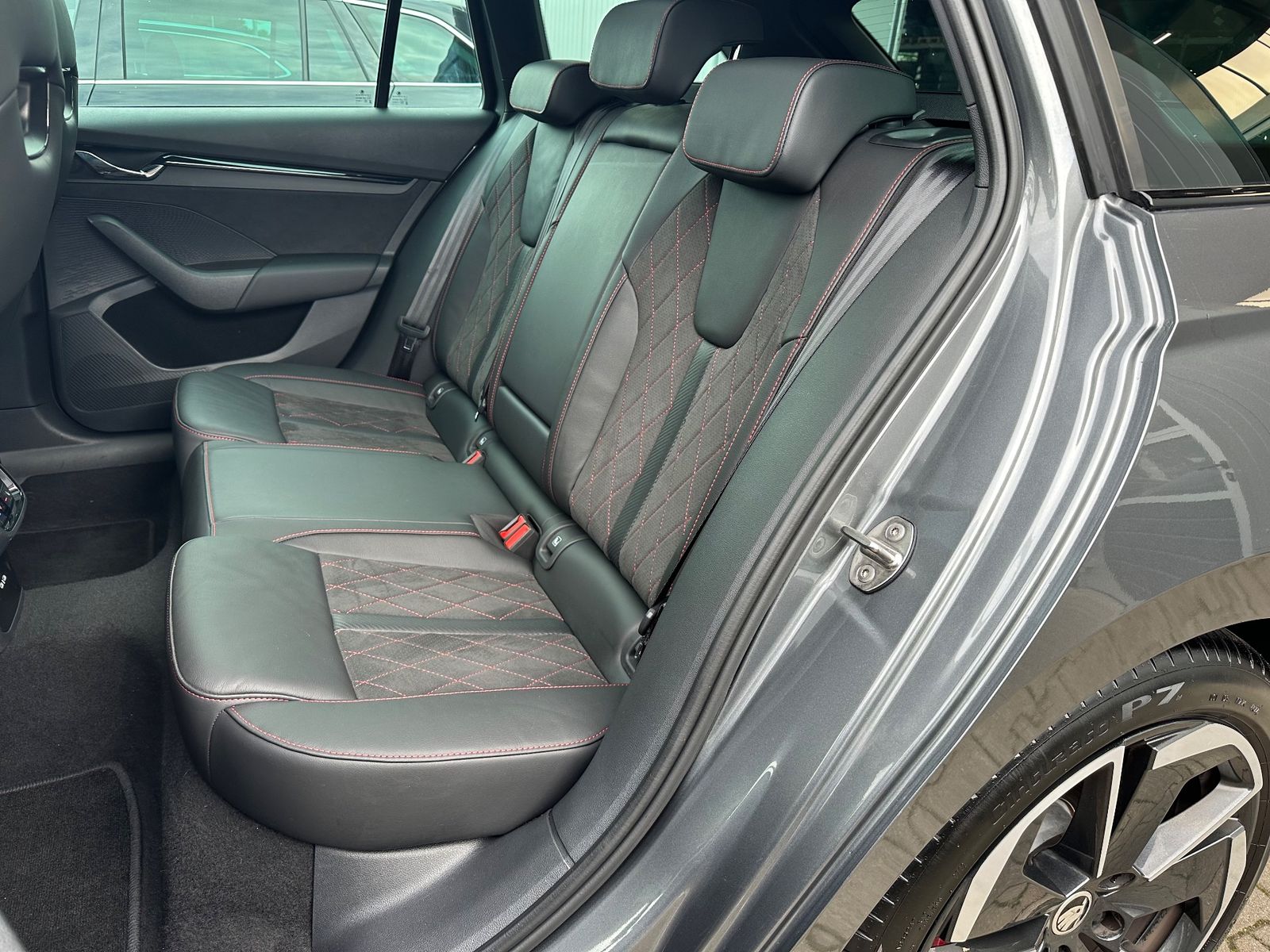 Fahrzeugabbildung SKODA Octavia Combi 2.0 TDI DSG 4x4 RS NAV+LED+PANO