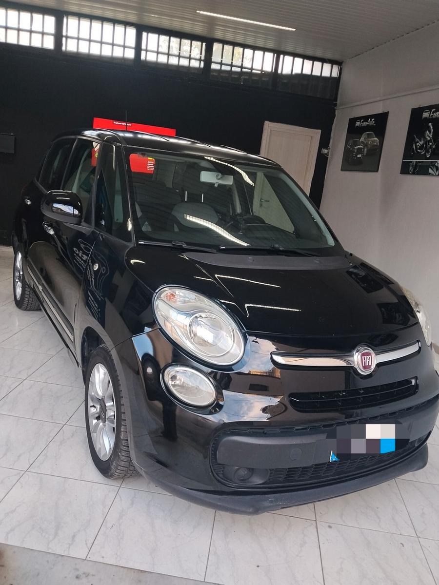 Fiat 500L 2014 — interior