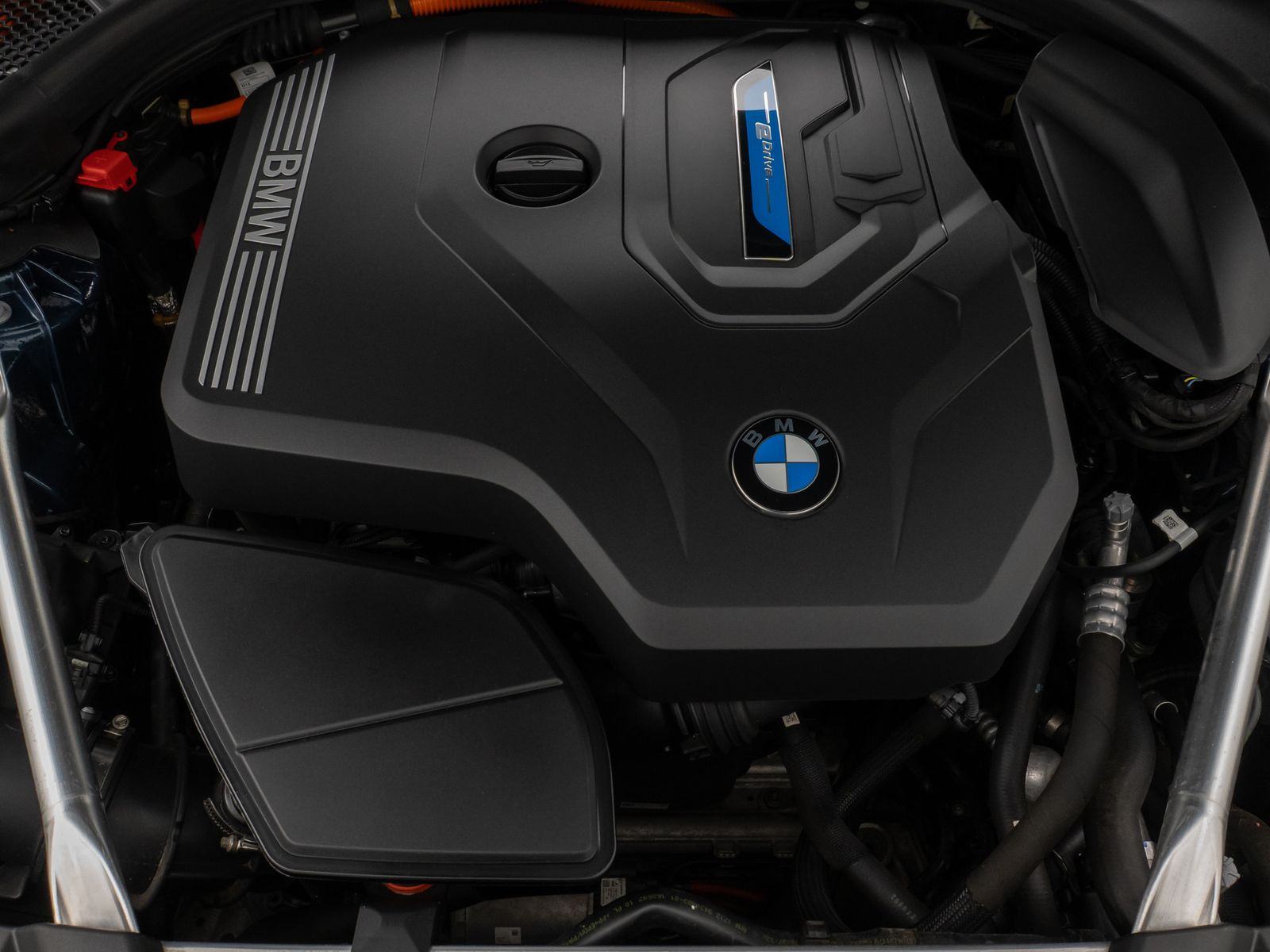 Fahrzeugabbildung BMW 530e Panorama Kamera HUD DAB HiFi Alarm Sport