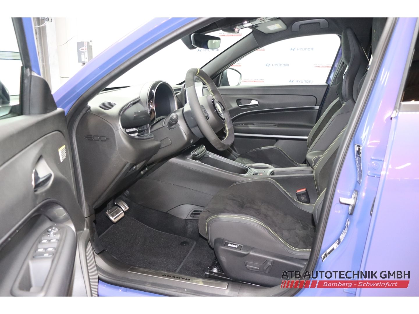 Fahrzeugabbildung Abarth 600e Scorpionissima 280 PS Navi LED PDCv+h Totwi