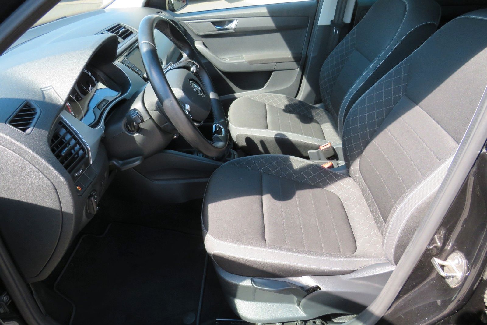 Fahrzeugabbildung SKODA Fabia Combi Ambition GJ SMART-LINK SITZH. NAVI 1