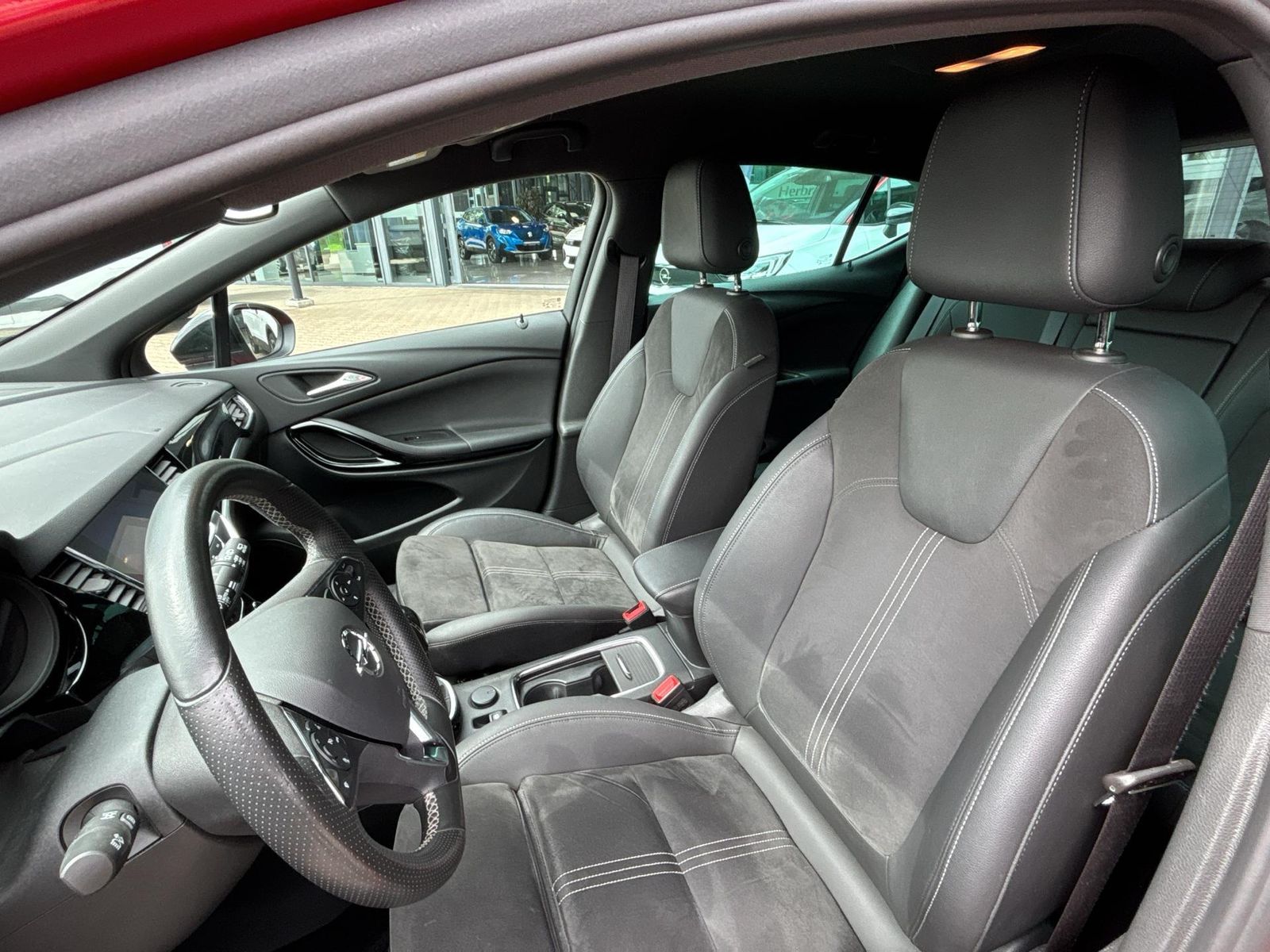 Fahrzeugabbildung Opel Astra K Ultimate+SHZ+PDC+LED+NAVI+Alcantara+S&S