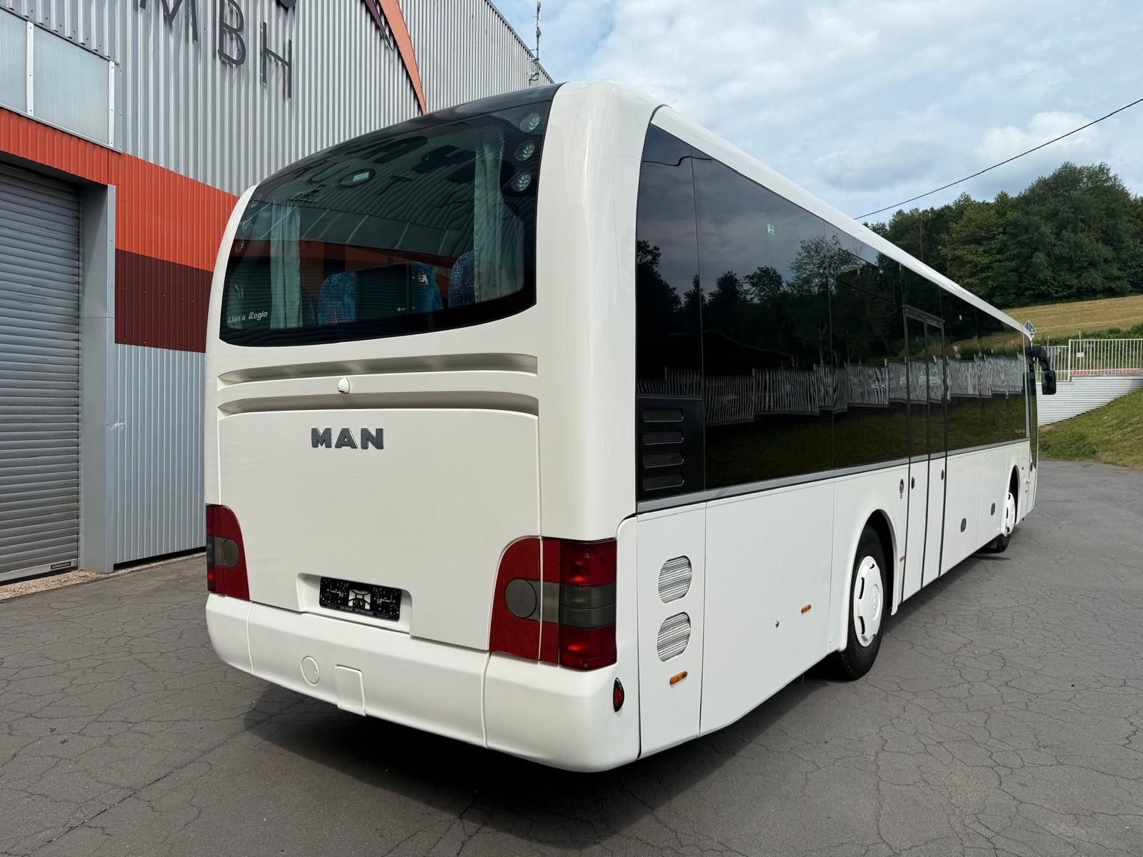 MAN  2015 - Image 9 of 32