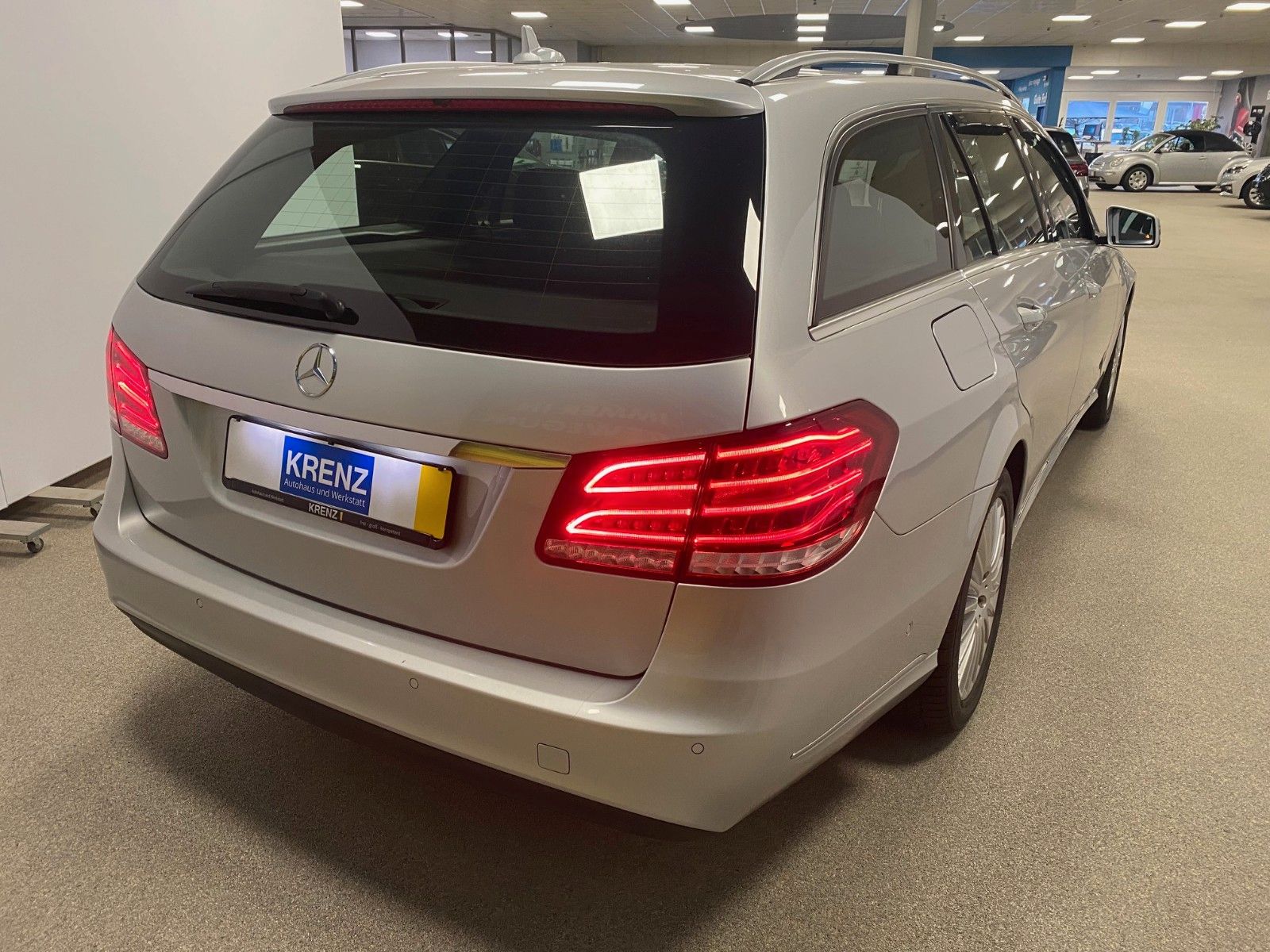 Fahrzeugabbildung Mercedes-Benz E 200 T ELEGANCE+NAVI+LED Scheinwerfer+Distronic