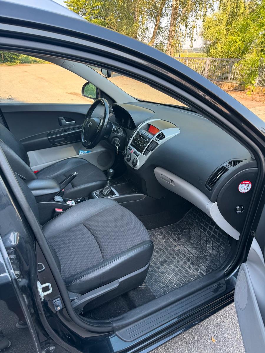 Kia cee'd 2009 — photo 12