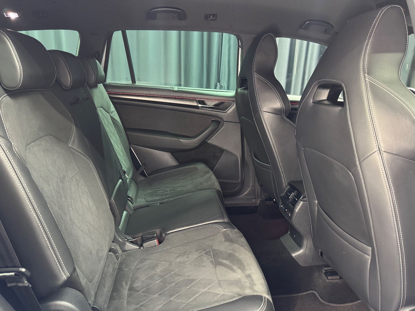 Fahrzeugabbildung SKODA Kodiaq Sportline 4x4|DSG|7-SITZER|AHK|ACC