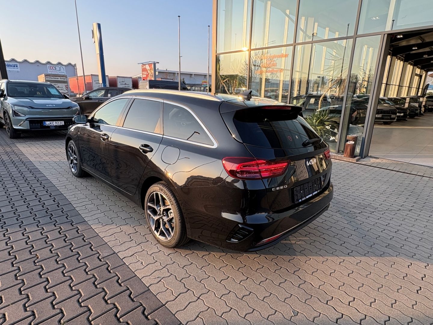 Fahrzeugabbildung Kia Ceed_sw Ultimate Kamera PDC SHZ Verkehrszeichen