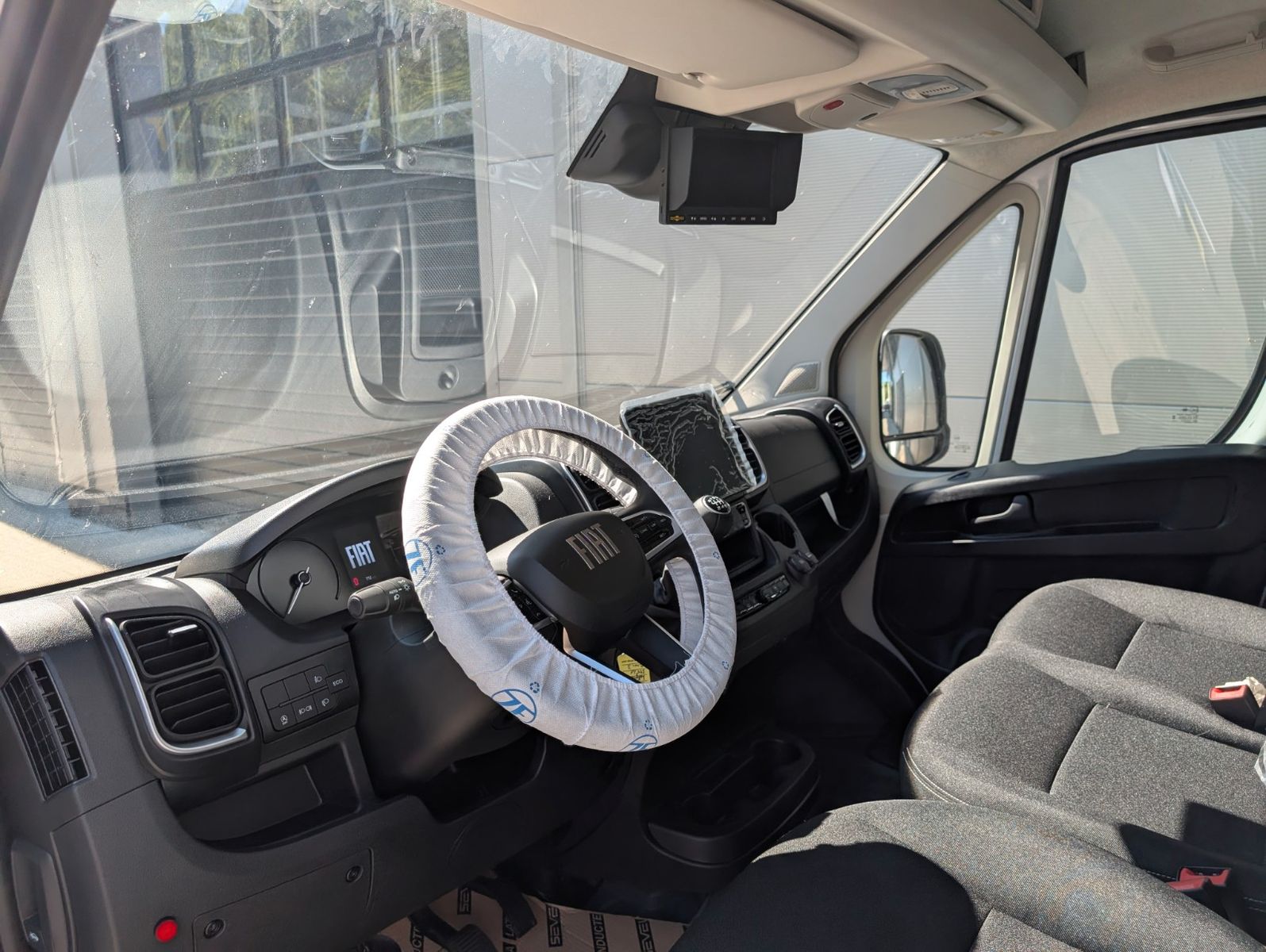 Fahrzeugabbildung Fiat Ducato Serie 2 Maxi 35  L4 Koffer 180 MT LBW