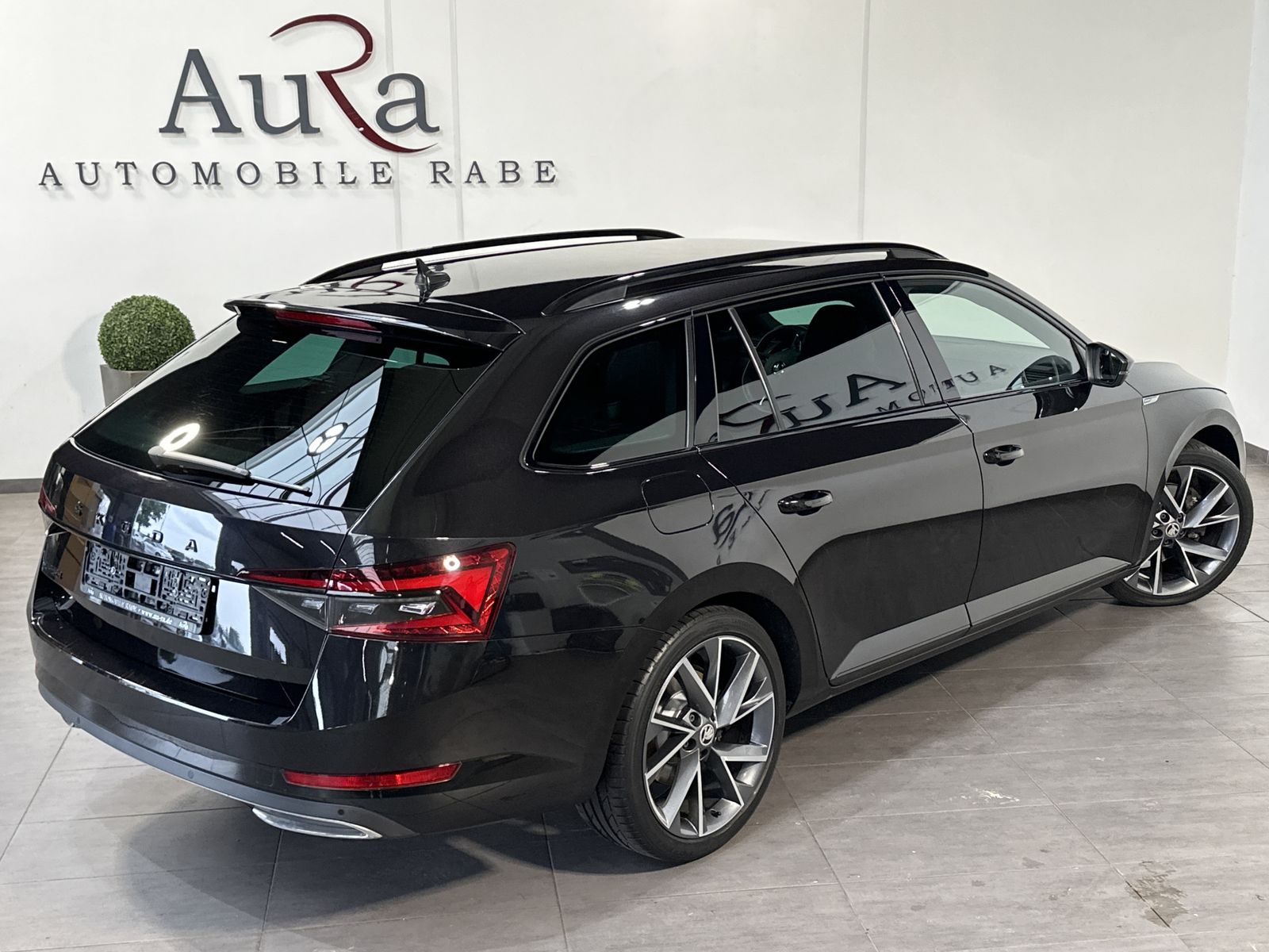 Fahrzeugabbildung SKODA Superb Combi 2.0 TDI DSG Sportline NAV+MATRIX+VC