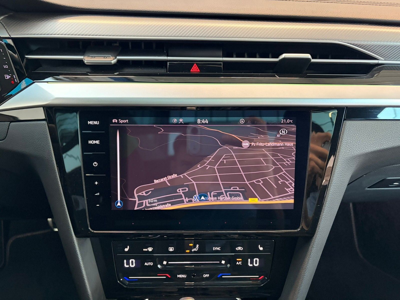 Fahrzeugabbildung Volkswagen Arteon SB R-Line 2.0 TSI DSG 4M +ACC +IQ.Light - mit KI generiert/bearbeitet