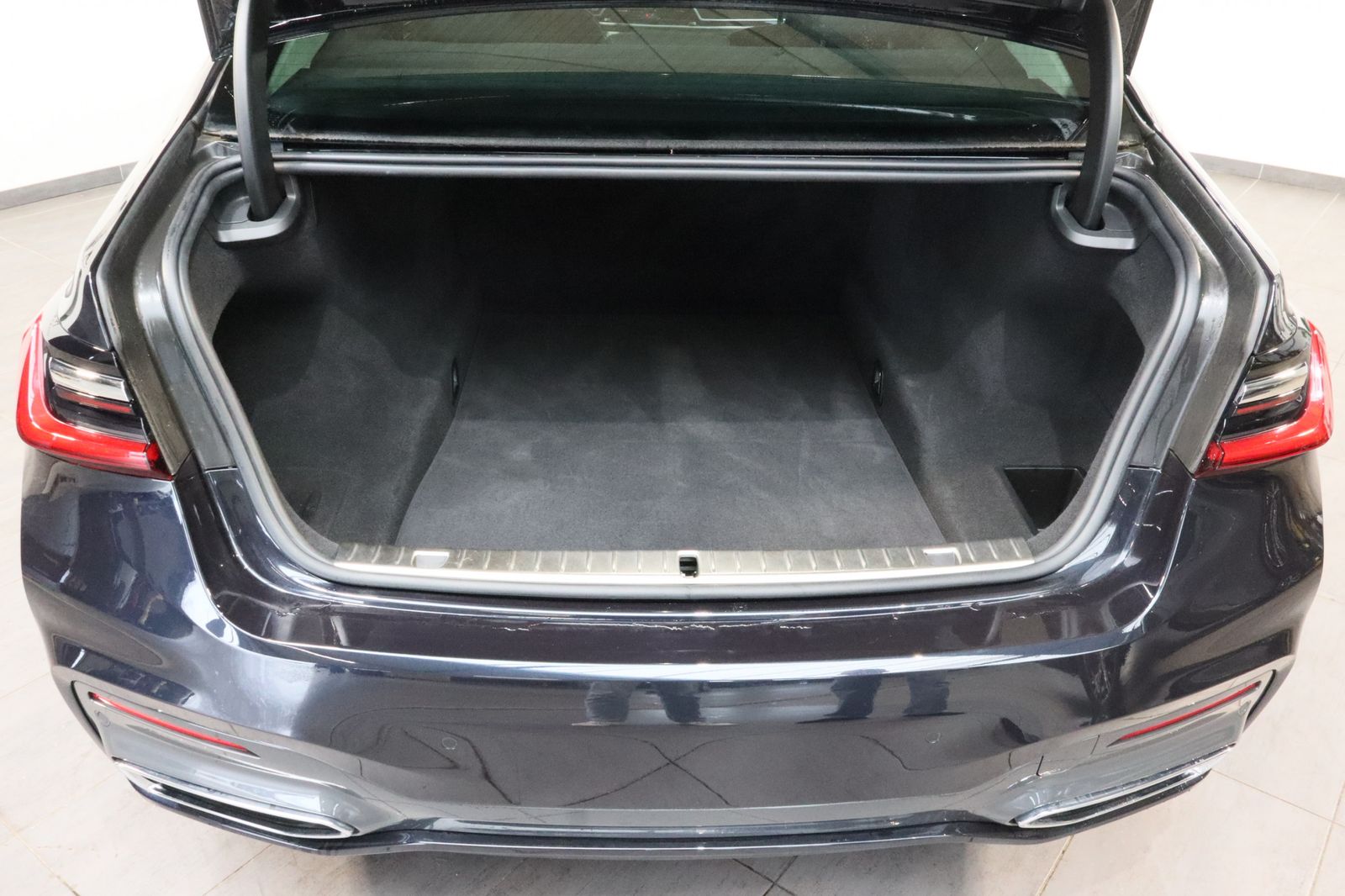 Fahrzeugabbildung BMW 730d xDrive M-Sport NAV+LASER+GLASDACH+HEAD-UP