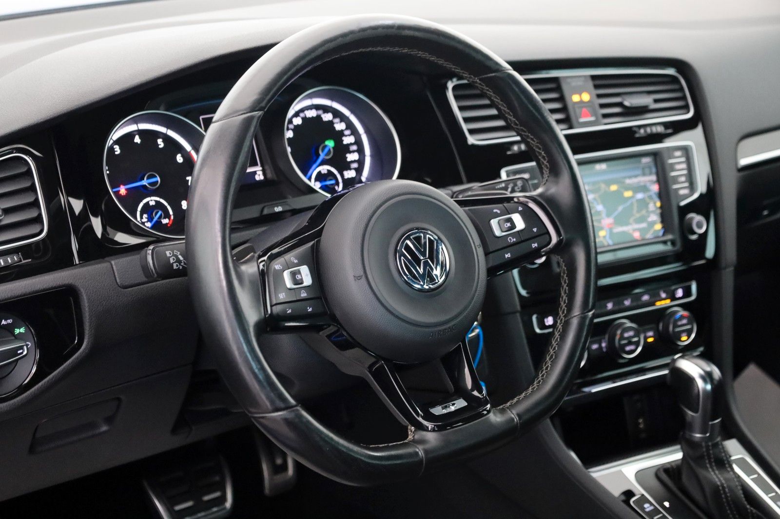 Fahrzeugabbildung Volkswagen Golf VII Variant R 4M Navi,Bi-Xenon,SH,PDC