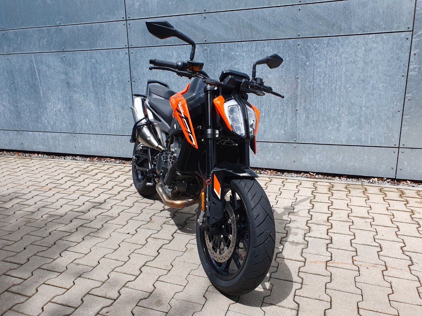 Fahrzeugabbildung KTM 790 Duke Modell 2024 beide Farben lagernd