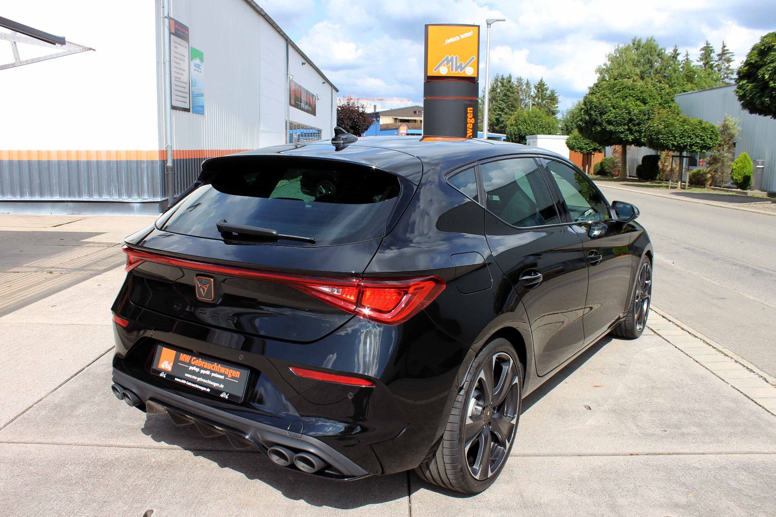 Fahrzeugabbildung CUPRA Leon VZ 2.0 TSI DSG ACC LED KAM PDC ESD PANO LHZ