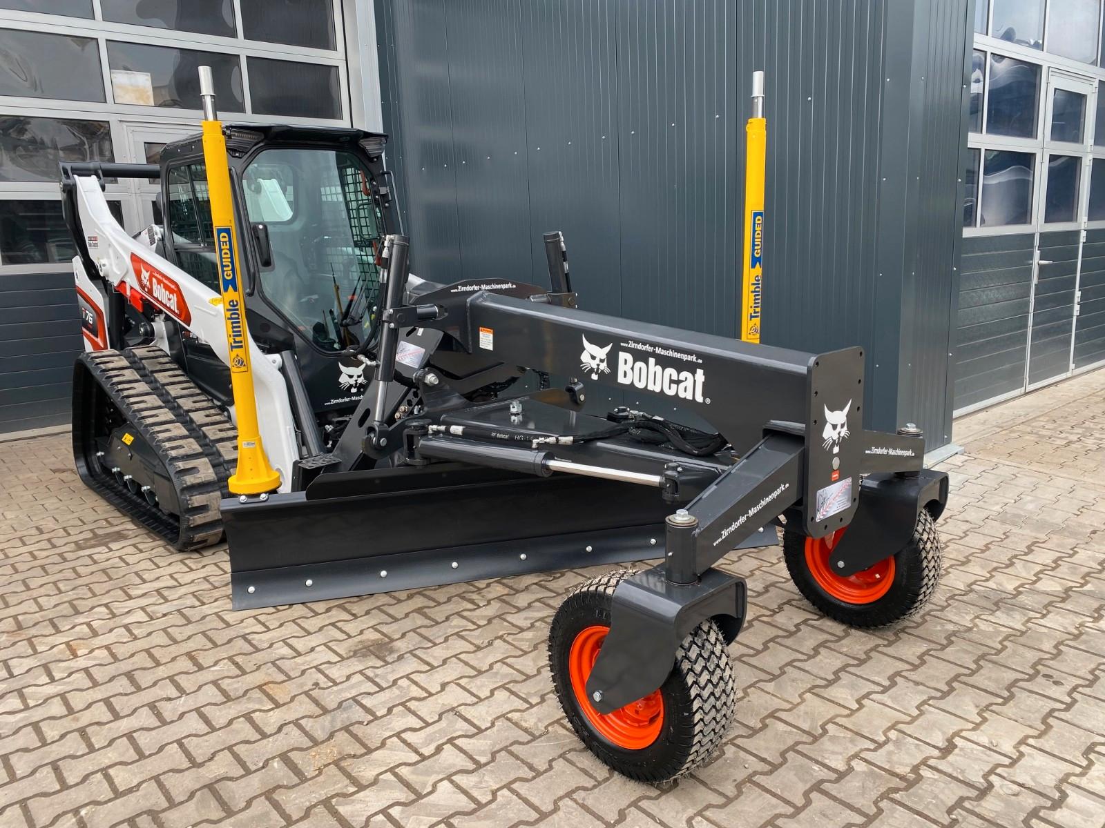 Bobcat T76 mit Grader