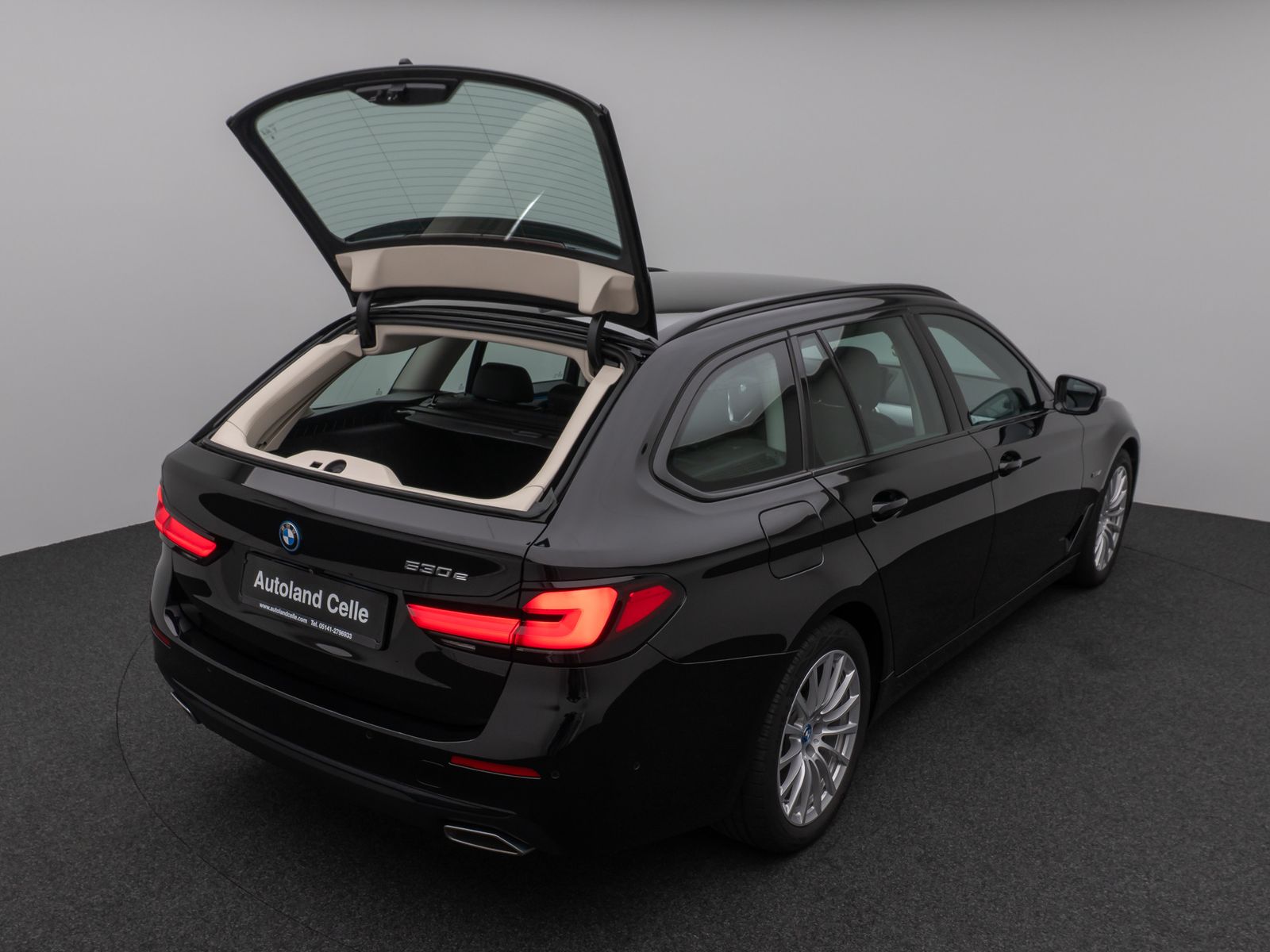 Fahrzeugabbildung BMW 530e Kamera DAB WLAN CockPitPro ACC Alarm LED