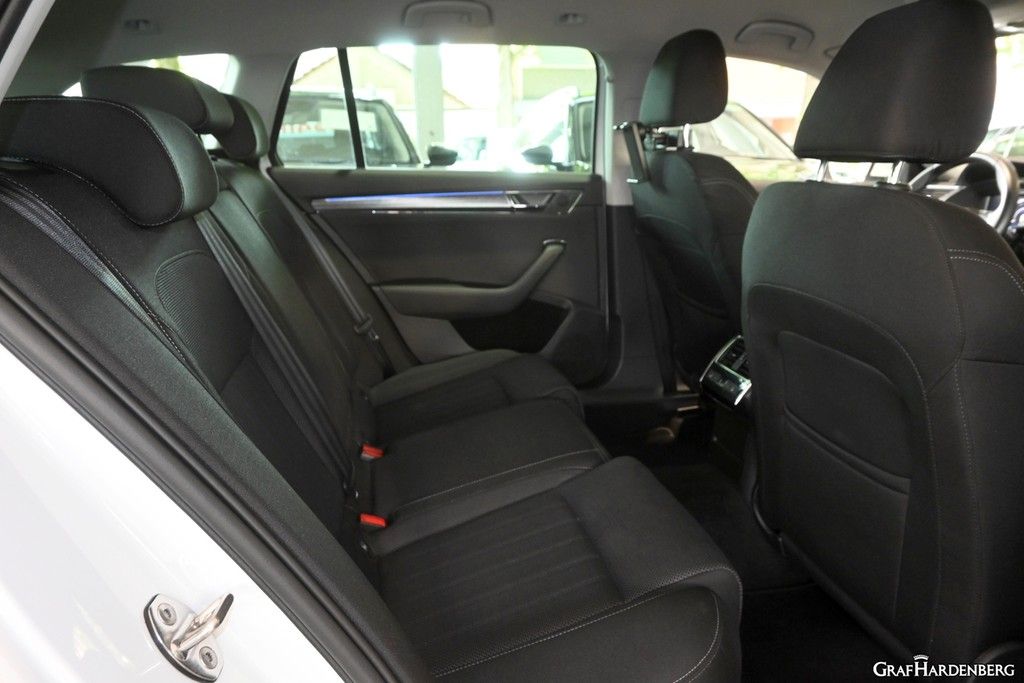 Skoda Superb Combi 2.0 TDI 110 KW (150 PS) DSG Style foto 8