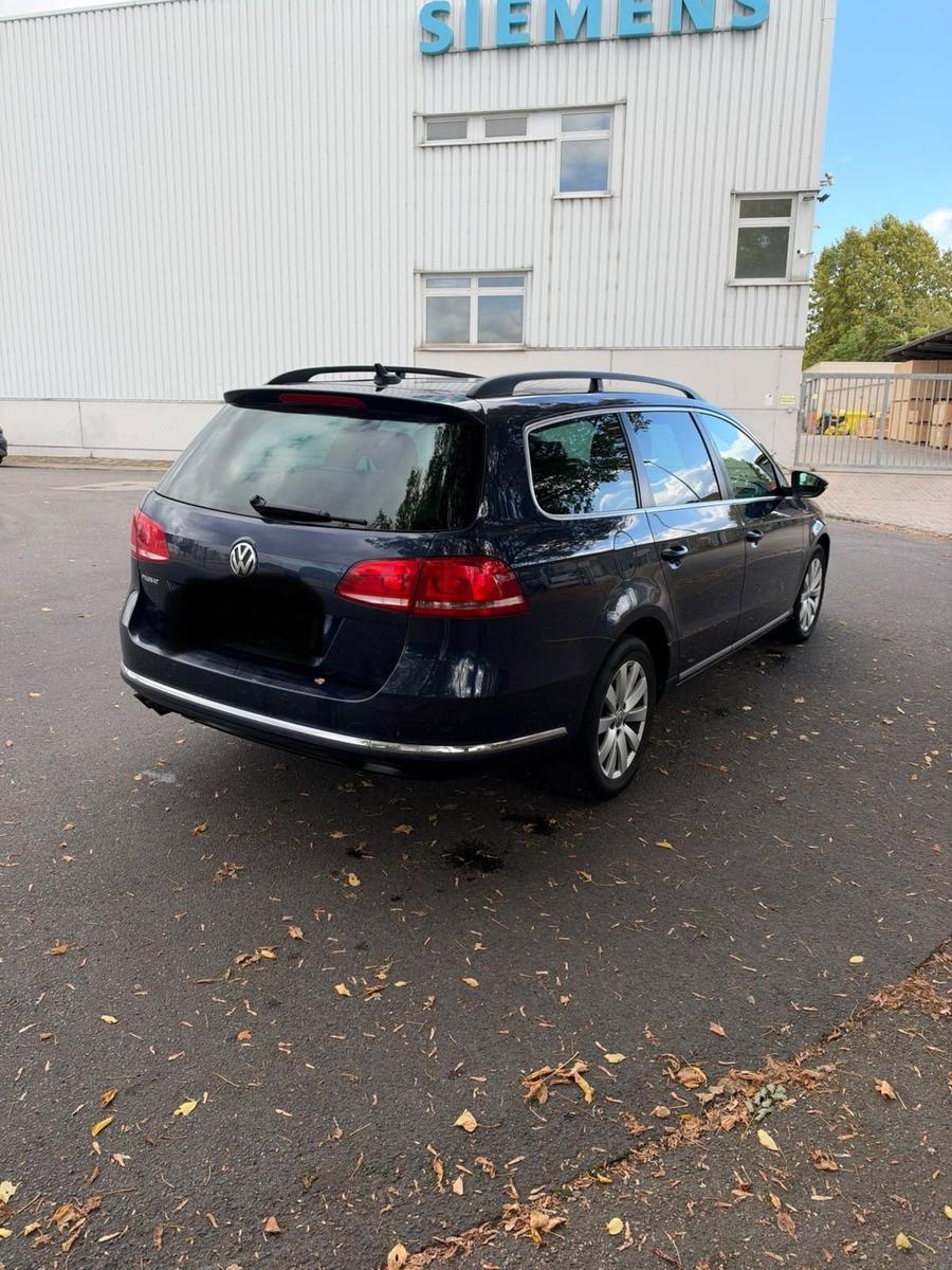 Volkswagen Passat 2014 — rear view