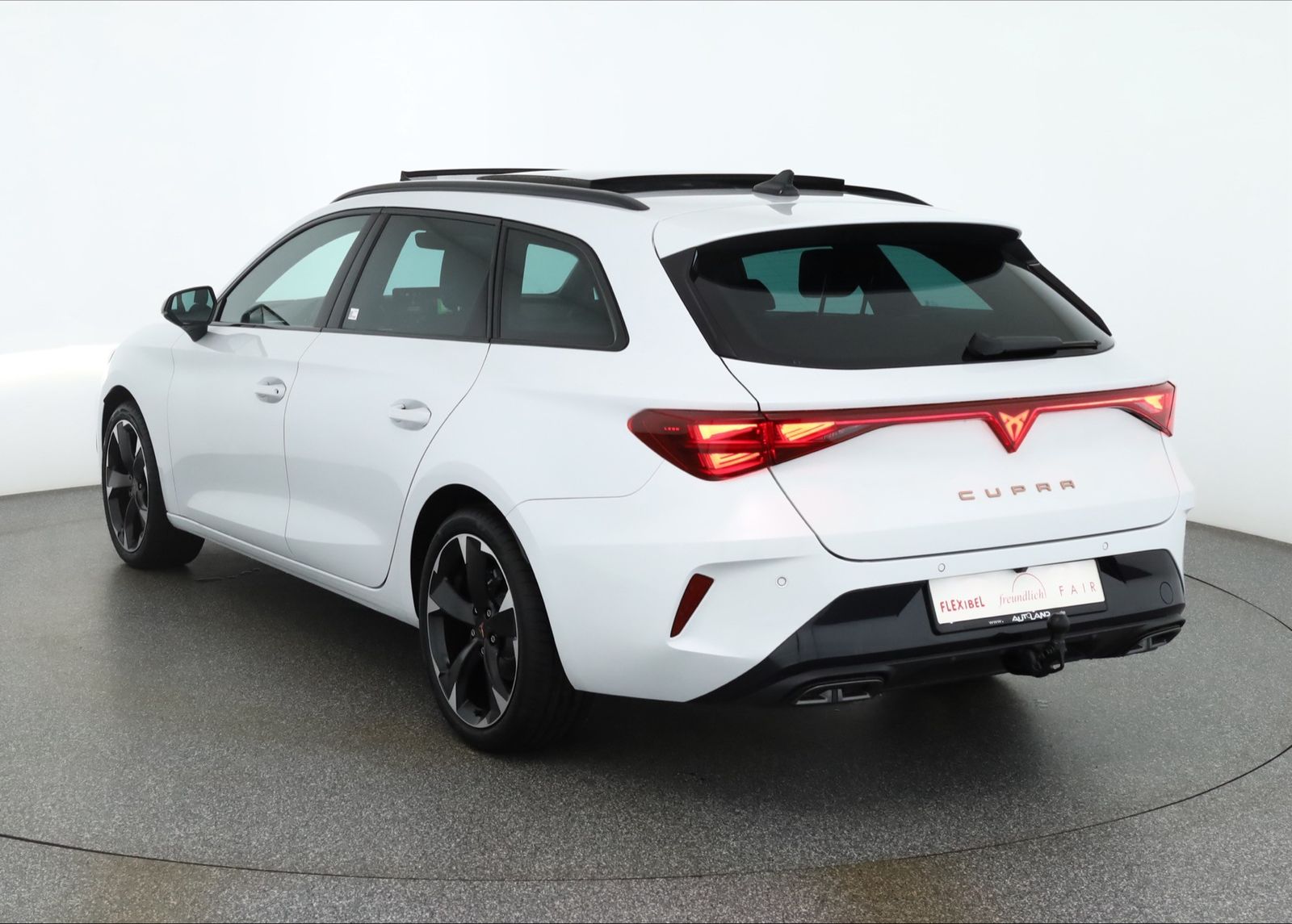 Cupra Leon ST 1.5eTSI DSG LED ACC Pano AHK imagem 3