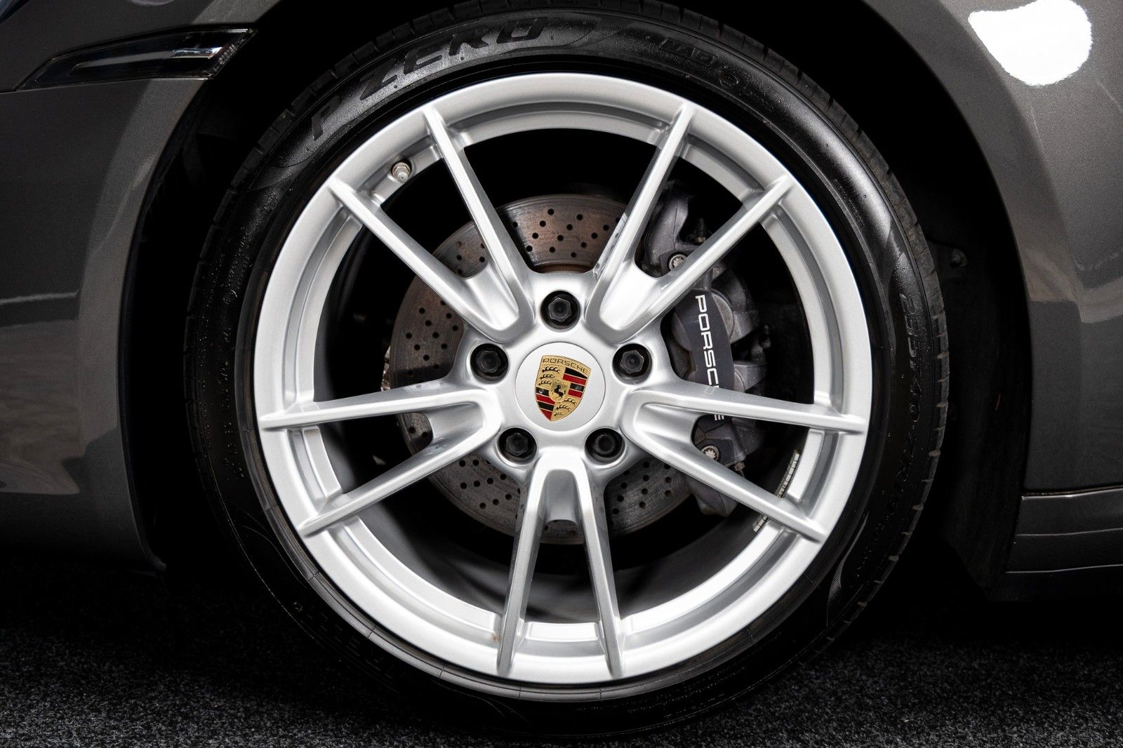 Fahrzeugabbildung Porsche 992 + 1. Hand + 16.050 km + Schiebedach + PDK